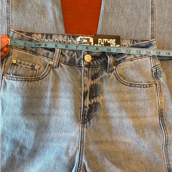 Future Collective Wide Leg Slouchy Jeans NWT Size 6 Light Wash Denim - Picture 6 of 8
